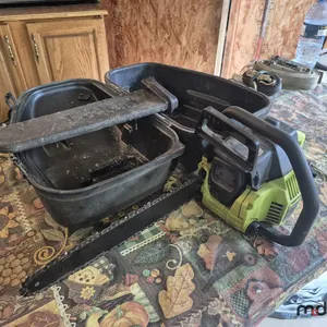 Poulan 2150 Super Clean Chainsaw w/ Case
 UNRESERVED