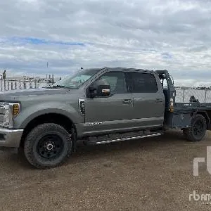 2019 Ford F-350 Lariat 4x4 Crew Cab Flatbed Truck