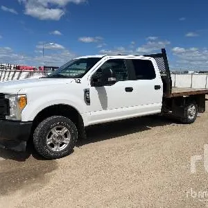 2017 Ford F-350 XL 4x4 Crew Cab Flatbed Truck
