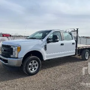 2017 Ford F-350 4x4 Crew Cab Flatbed Truck