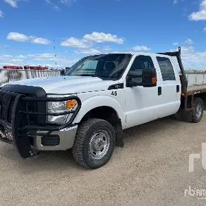 2016 Ford F-350 XL 4x4 Crew Cab Flatbed Truck