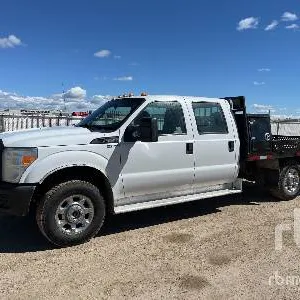 2012 Ford F-350 XL 4x4 Crew Cab Flatbed Truck
