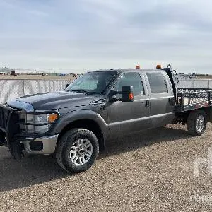 2013 Ford F-350 4x4 Crew Cab Flatbed Truck