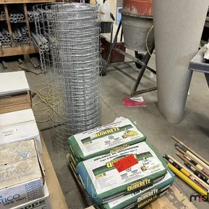 (6) Bags of Quikrete 25kg Concrete Mix & Wire Roll
 UNRESERVED