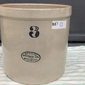 MEDALTA STONEWARE CROCK