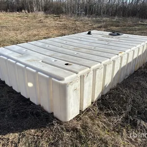 1400 gal Poly Water Tank