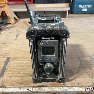 Makita BMR100 Battery Powered Speaker
 UNRESERVED