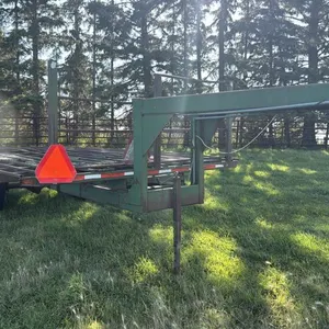 Goose neck bale trailer