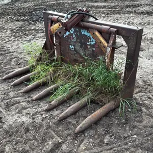 6’ Manure fork fits on John Deere 350 crawler loader