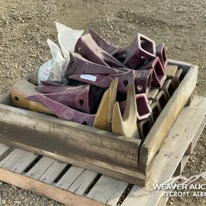 PALLET OF ASSORTED EXCAVATOR DIGGING BUCKET TEETH