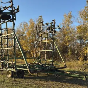 John Deere 1000 field cultivator