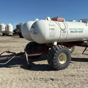 Twin 1000gal NH3 tanks on HD Johnson Welding 4-wheel wagon (Unit #200)