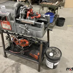 Ridgid 535 Series Manual Chuck Machine w/ Thread Cutting Oil
 UNRESERVED