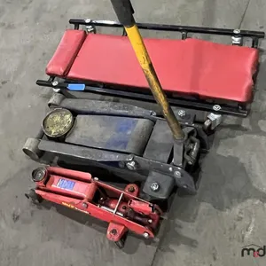 (2) Floor Jacks & Creeper 
 UNRESERVED
