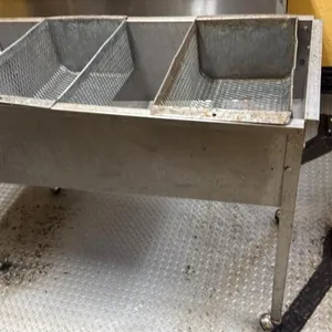 42”x18” uncapping scratching tub on wheels