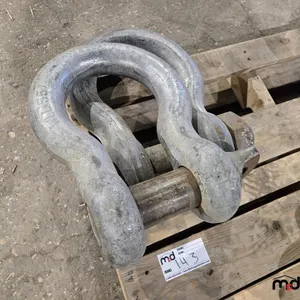 (2) 2.5" Clevises
 UNRESERVED