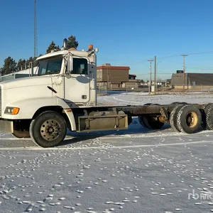 1999 Freightliner T/A Day Cab Truck Tractor