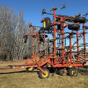 40’ Bourgault 8800 air seeder