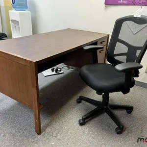 Wooden Desk (5'x30"x29") & Chair
 UNRESERVED