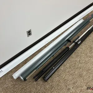 (4) Rolldown Projector Screens
 UNRESERVED