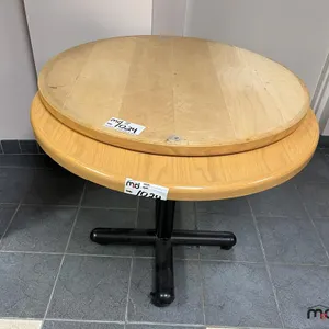 Round Rolling Table (3'x30") w/ Spare Top
 UNRESERVED