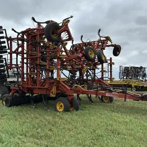 54’  Bourgault 5710 Air drill w/ Bourgault 5250 air cart s/n AH2165, s/n 37567AS-07 air cart