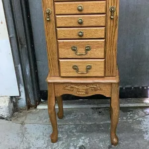 FLOOR JEWELRY CHEST