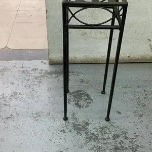 METAL PLANT STAND