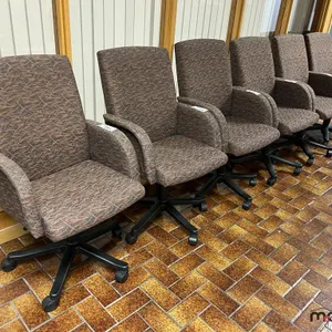 (6) Office Chairs
 UNRESERVED