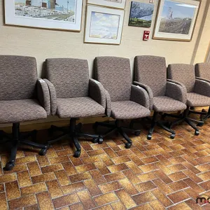 (6) Office Chairs
 UNRESERVED