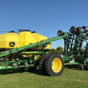John Deere 1835 air drill with JD 1910 tow between air cart