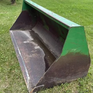 92” smooth edge material bucket w/ John Deere quick attach