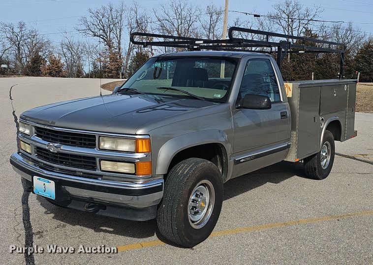 2000 Chevrolet K2500 utility bed pickup truck