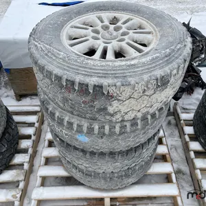 (4) 265/70R17 Tires & 7-Bolt Ford Wheels
 UNRESERVED