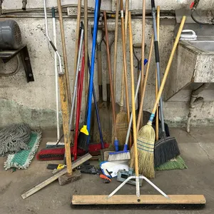 L/O - ASSORTED BROOMS, HAMMERS, SHOVELS, ETC...