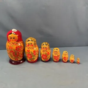 SET OF STACKING DOLLS SET