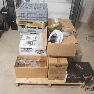 Pallet of Glasses, Trays & Misc
 UNRESERVED