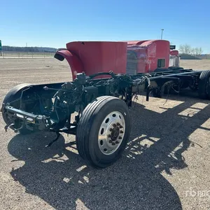 2011 Peterbilt 389 Cab and Chassis (Inoperable)