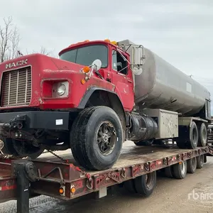 2000 Mack CH613 Fuel Truck