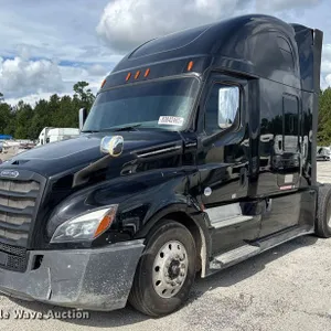2019 Freightliner Cascadia semi truck