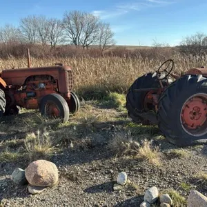(2) Case D parts tractors (Not Running) s/n’s unknown