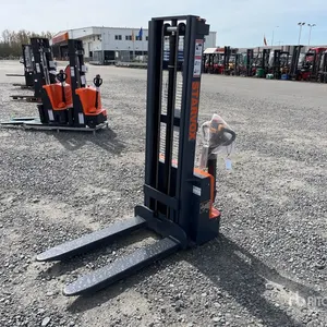 2025 STARVOX CDD15 1500 kg Electric Stacker (Unused)