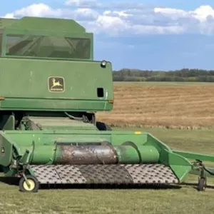 1978 JOHN DEERE 7721 PULL-TYPE COMBINE