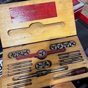 SET OF TAPS AND DIES