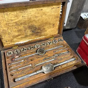 SET OF TAP AND DIES