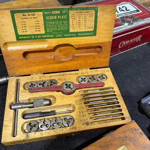 SET OF TAP AND DIES