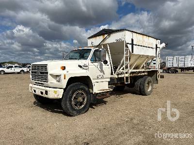 1991 Ford F800 4x2 Tender Truck (Inoperable)