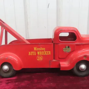 Otaco Minnito Auto Wrecker Pressed Steel Toy Truck, C. 1940s, 16" Long