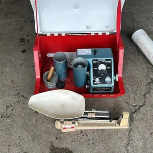 Labtronics 919 moisture tester in case