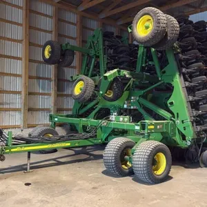 50’ John Deere 1890 Air disc planter & 1910 430-bushel triple compartment air cart, drill s/n 750451, cart s/n 750336